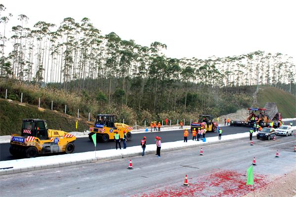 1481762489323033681.jpg 试验路现场.jpg