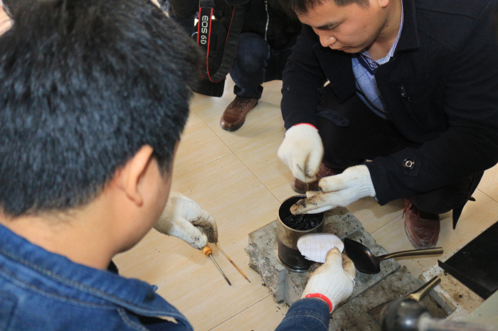 1490146799694078639.jpg 马歇尔试件装模.jpg