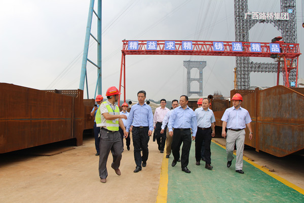 1493256774559018595.jpg 李小林一行旅行六景郁江特大桥施工现场_副本.jpg